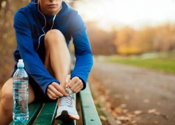 Làm sao để giữ cơ thể đủ nước và điện giải khi tập thể dục mùa hè?