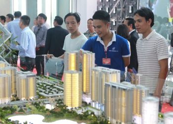 Giá chung cư tăng cao, người thu nhập khá cũng “bế tắc”