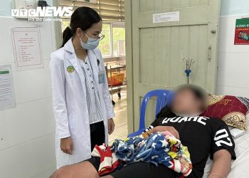 Sốt xuất huyết gây biến chứng nặng ở trẻ thừa cân, béo phì
