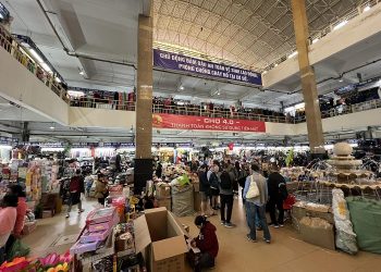 Chợ truyền thống trước làn sóng đóng sạp